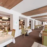 蒂罗勒霍夫酒店 4*